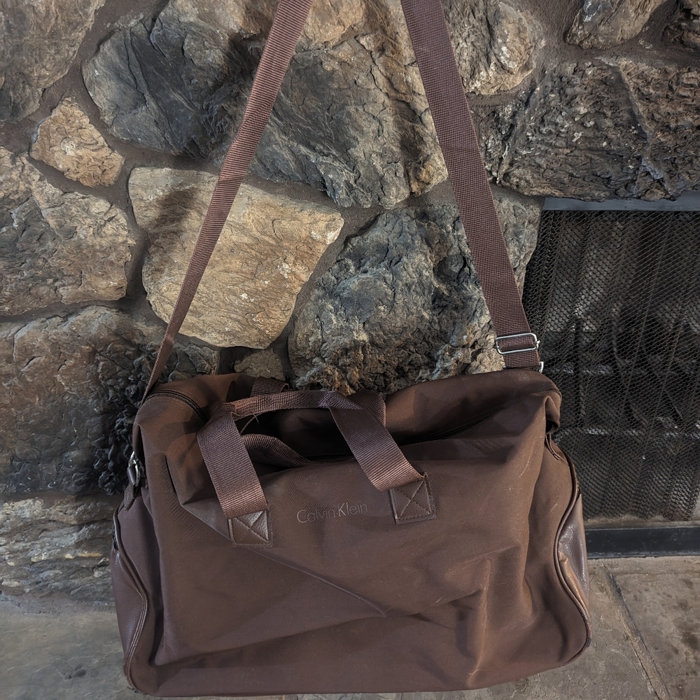 Calvin Klein XL Travel / Duffel Bag Carry On Bag Expandable